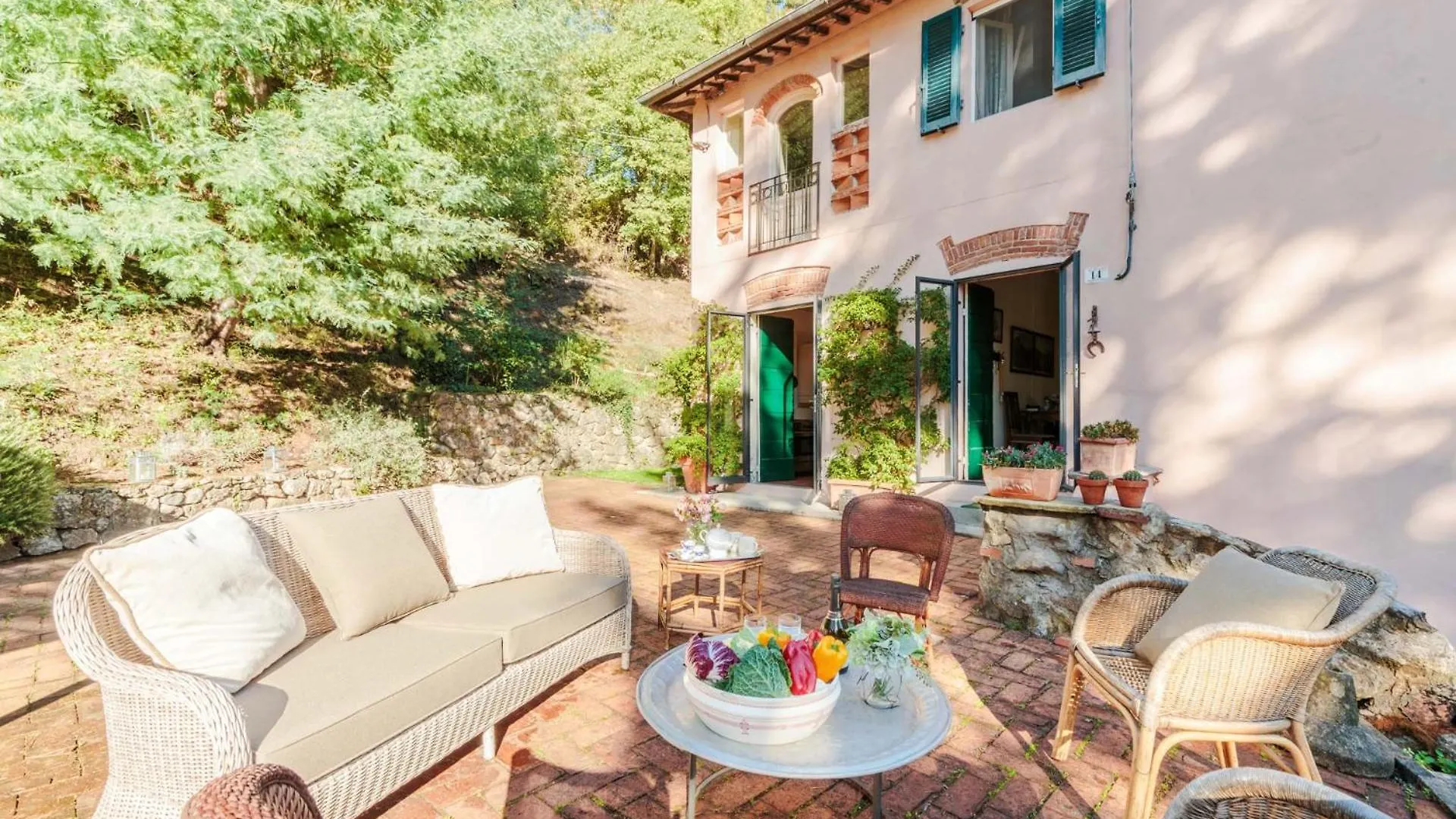 Villa Birdsong, Among The Woods In Camaiore