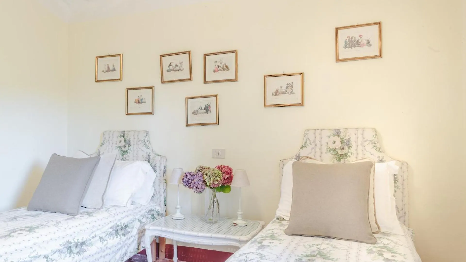 Villa Birdsong, Among The Woods In Camaiore