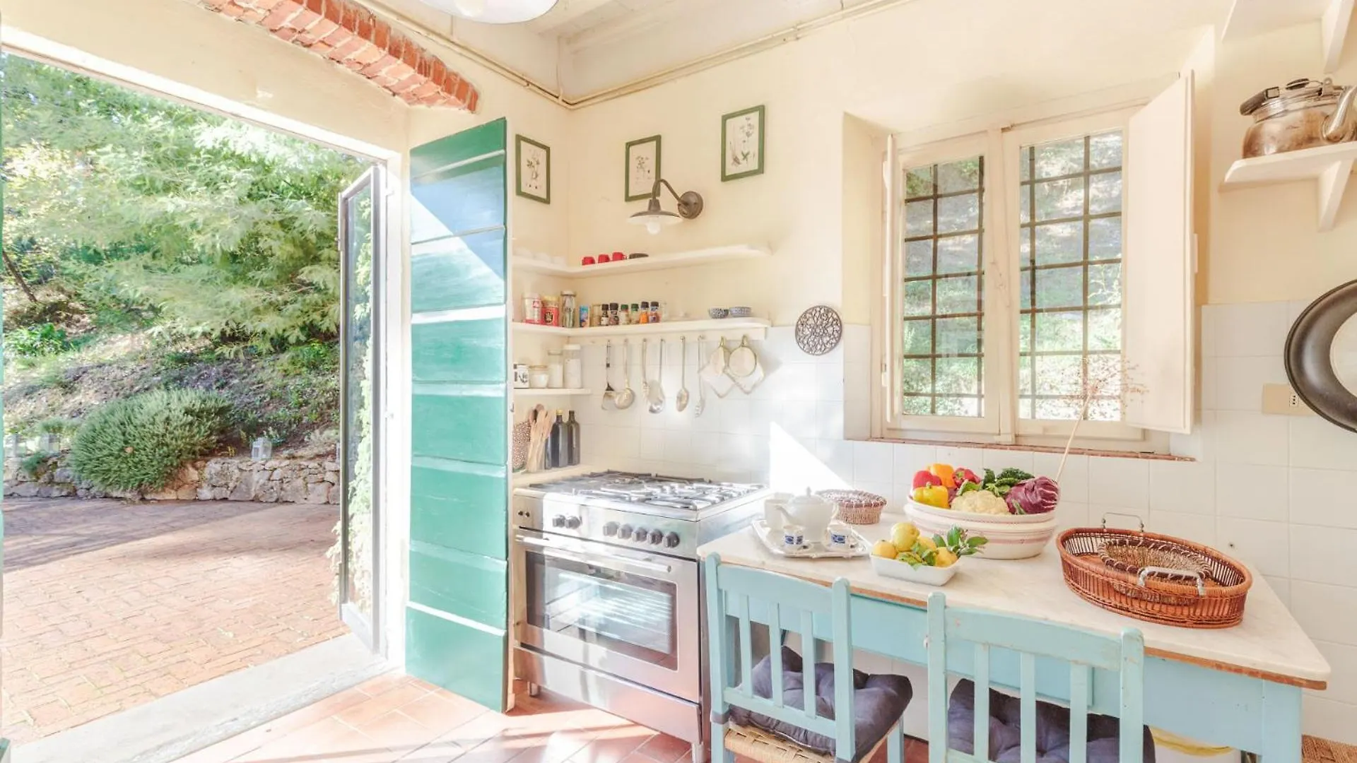 Villa Birdsong, Among The Woods In Camaiore